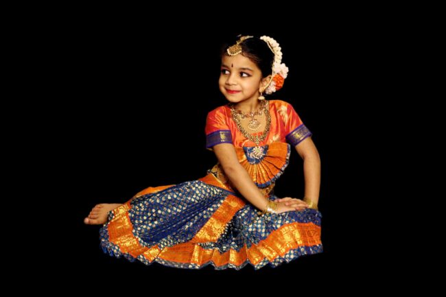 Girl performing in Bharatanatyam school in hawthorn woods IL